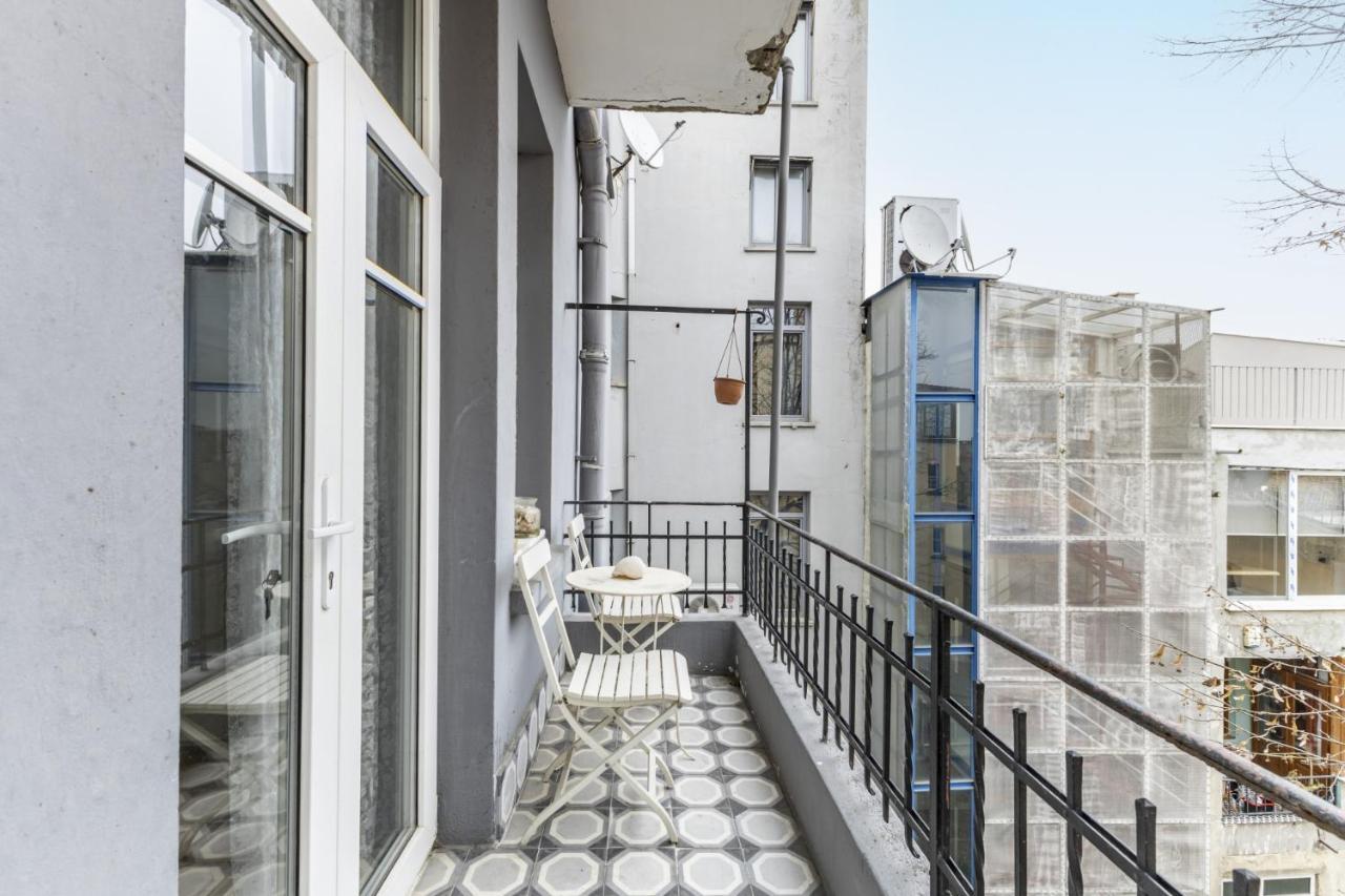 Flat With Balcony And Bosphorus View In Beyoglu Apartment อิสตันบูล ภายนอก รูปภาพ