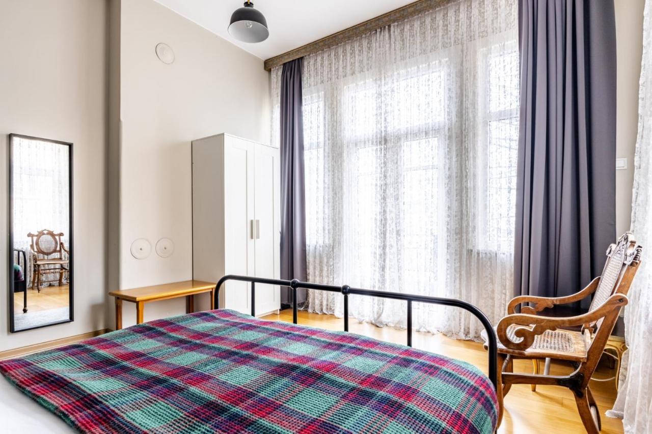 Flat With Balcony And Bosphorus View In Beyoglu Apartment อิสตันบูล ภายนอก รูปภาพ