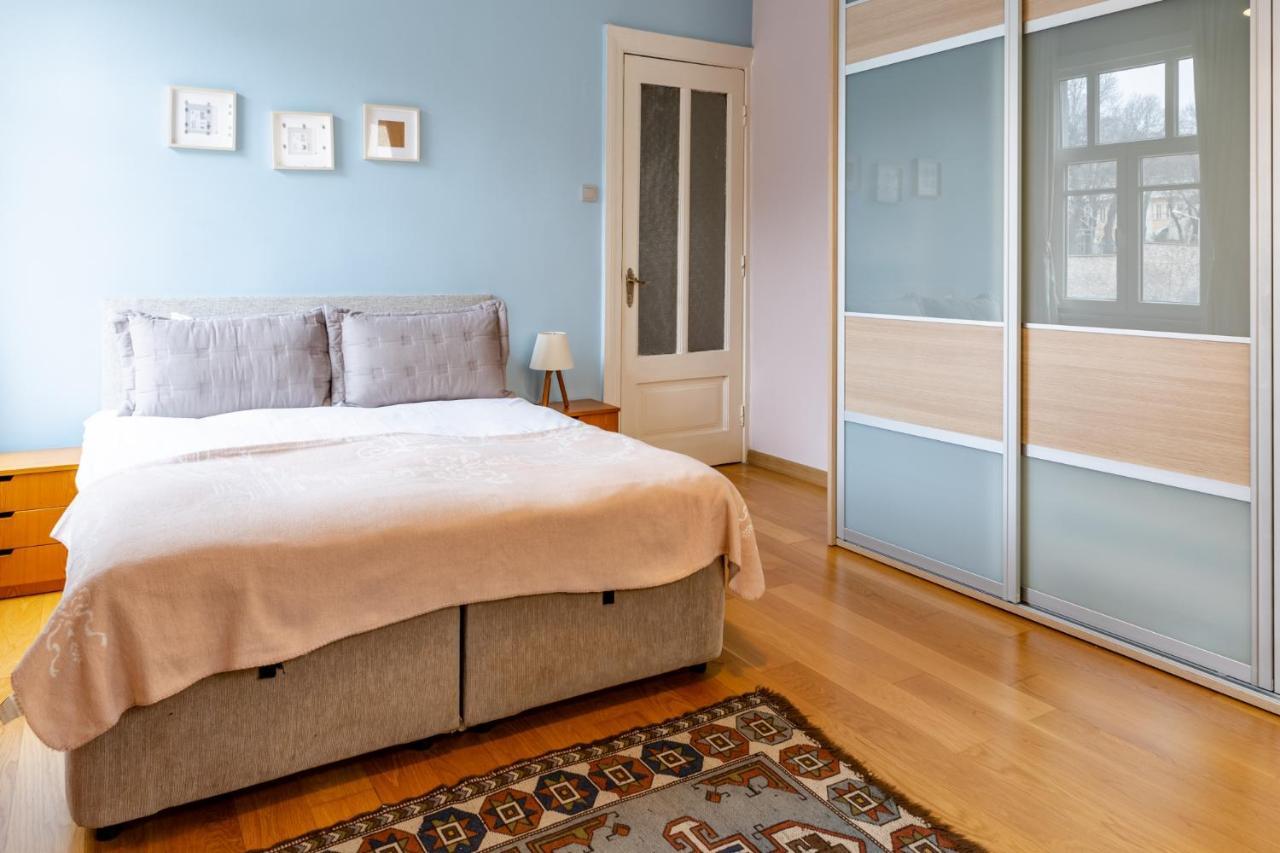 Flat With Balcony And Bosphorus View In Beyoglu Apartment อิสตันบูล ภายนอก รูปภาพ