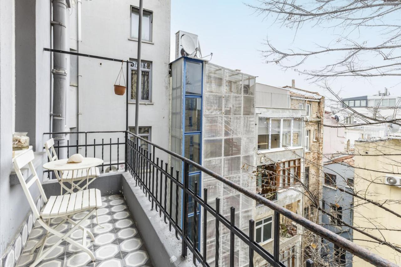 Flat With Balcony And Bosphorus View In Beyoglu Apartment อิสตันบูล ภายนอก รูปภาพ